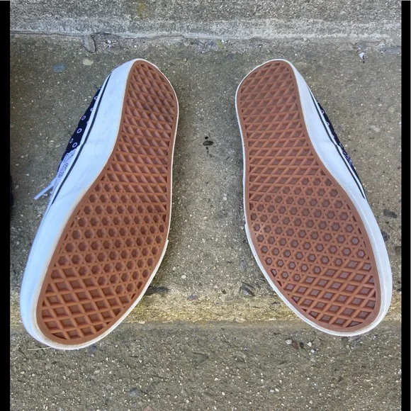 💥Flash Sale💥NWOT🔥Vans Slip - Ons Sneaker - Picture 2 of 3